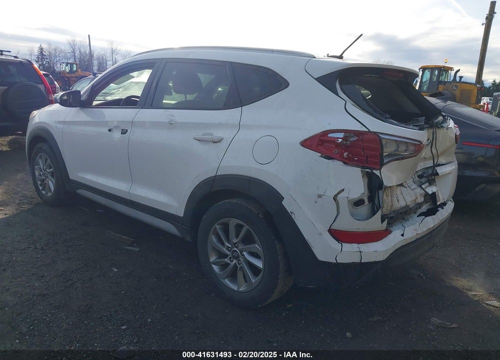 2017 HYUNDAI TUCSON SE VIN: KM8J33A45HU447776