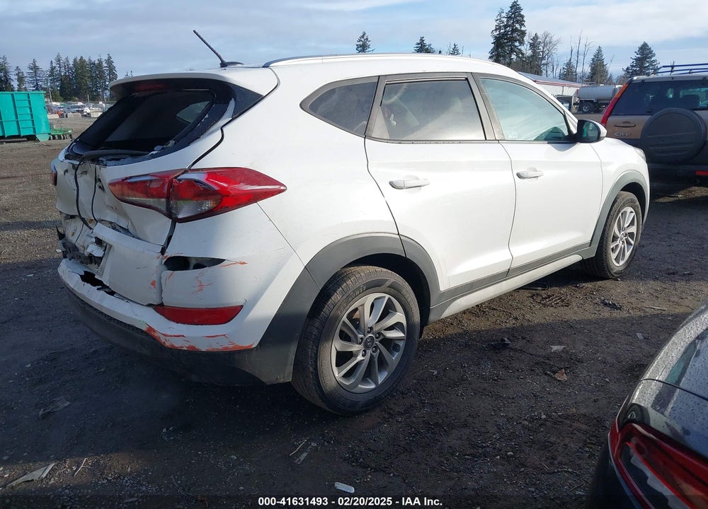 2017 HYUNDAI TUCSON SE VIN: KM8J33A45HU447776