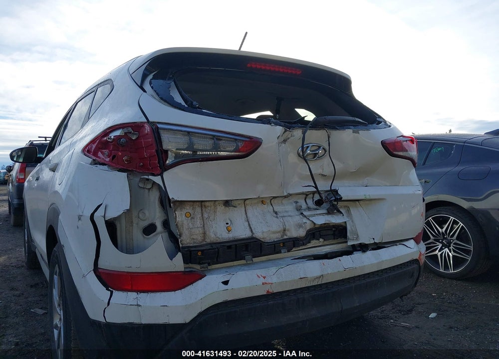2017 HYUNDAI TUCSON SE VIN: KM8J33A45HU447776