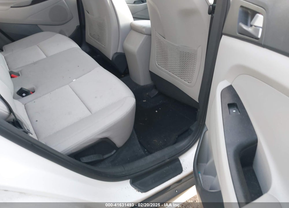2017 HYUNDAI TUCSON SE VIN: KM8J33A45HU447776