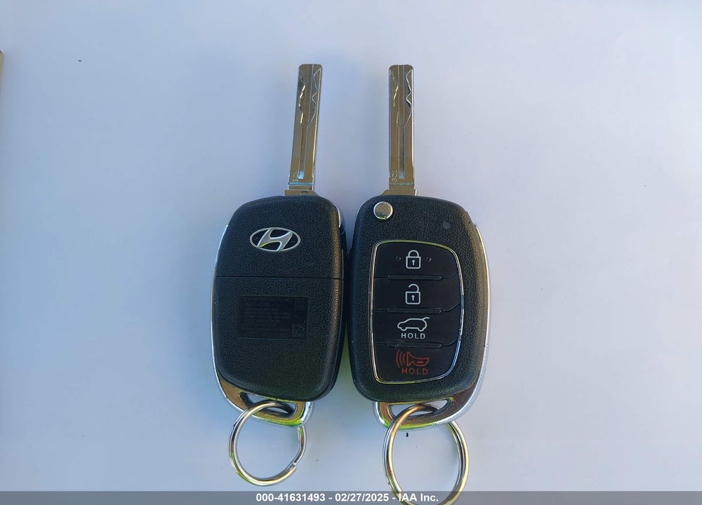 2017 HYUNDAI TUCSON SE VIN: KM8J33A45HU447776
