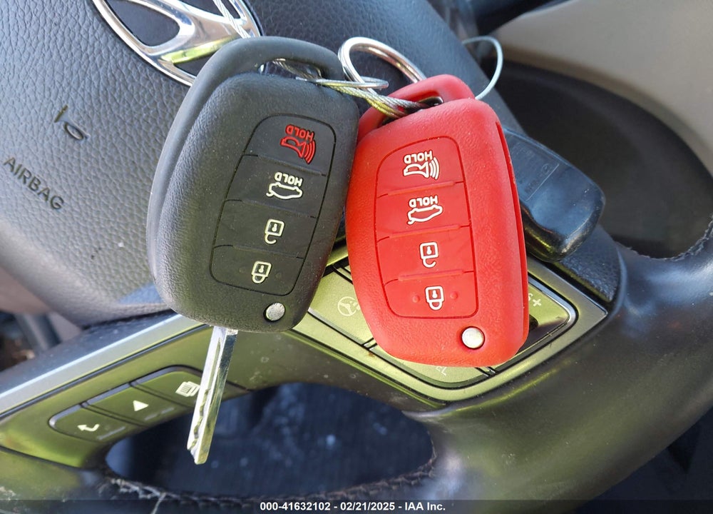 2013 HYUNDAI SANTA FE VIN: 5XYZU3LB8DG054155