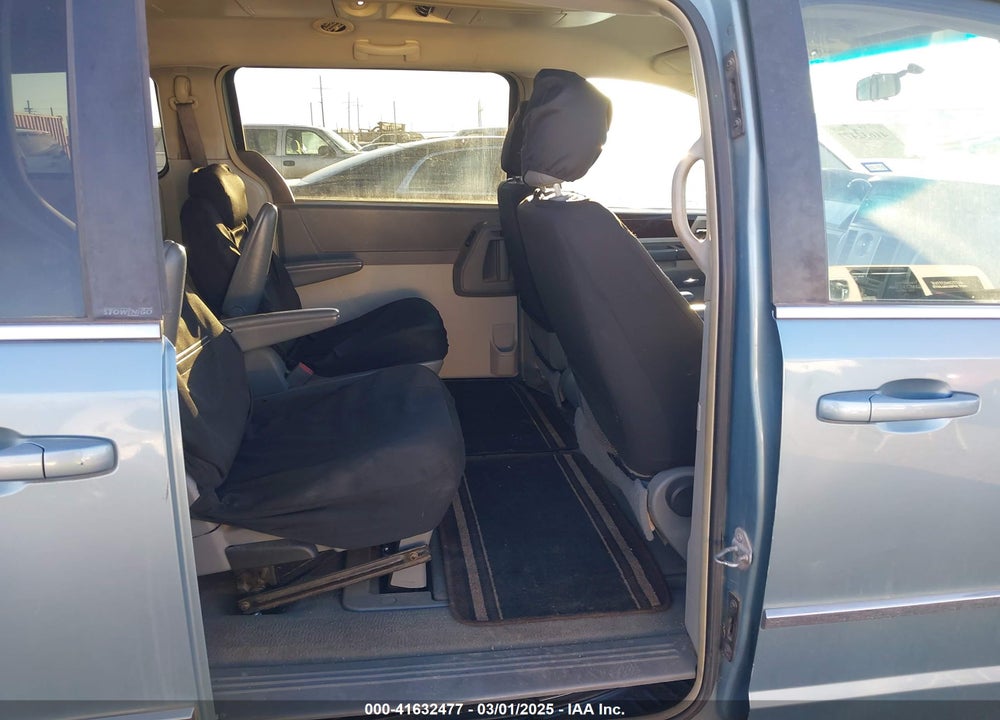 2010 CHRYSLER TOWN & COUNTRY VIN: 2A4RR5D17AR233498