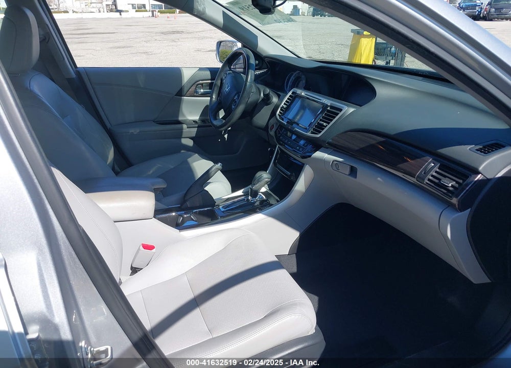 2016 HONDA ACCORD VIN: 1HGCR3F80GA010647