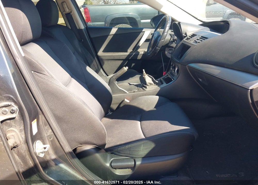 2011 MAZDA 3 S SPORT VIN: JM1BL1K63B1409727