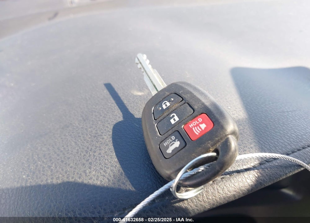 2019 TOYOTA COROLLA LE VIN: 2T1BURHE3KC142384