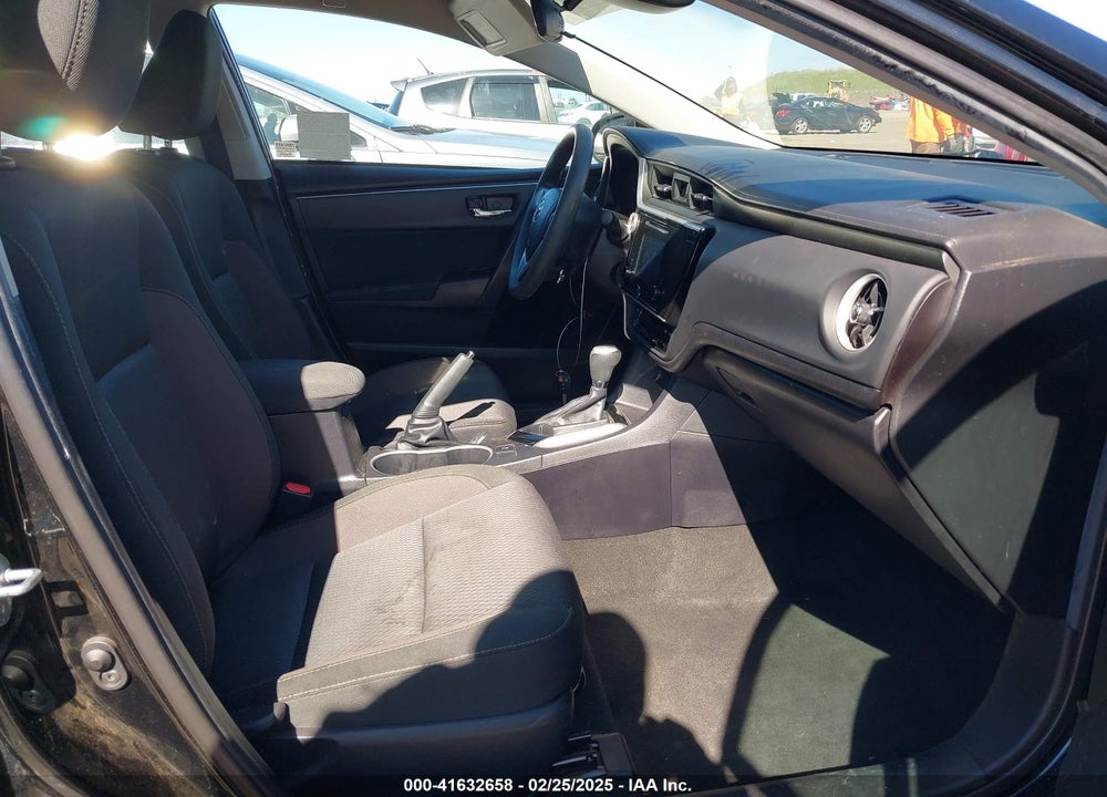 2019 TOYOTA COROLLA LE VIN: 2T1BURHE3KC142384