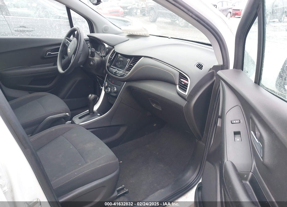 2019 CHEVROLET TRAX LS VIN: 3GNCJKSB2KL370576
