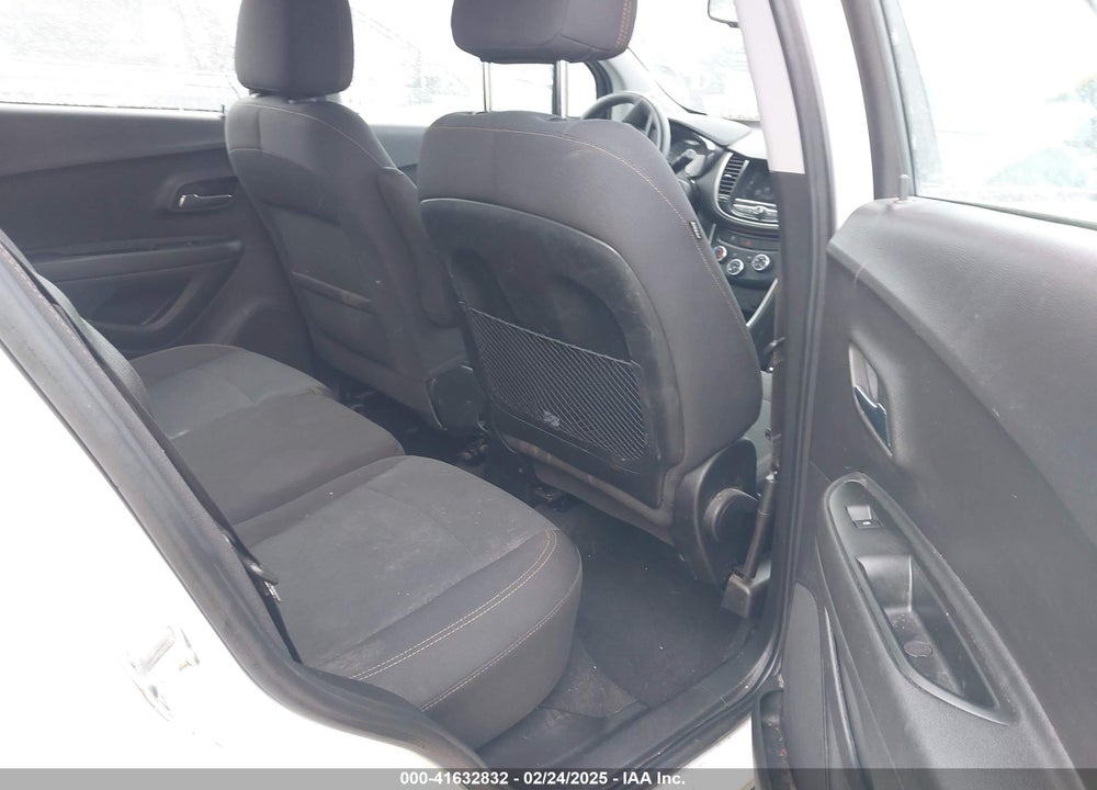 2019 CHEVROLET TRAX LS VIN: 3GNCJKSB2KL370576