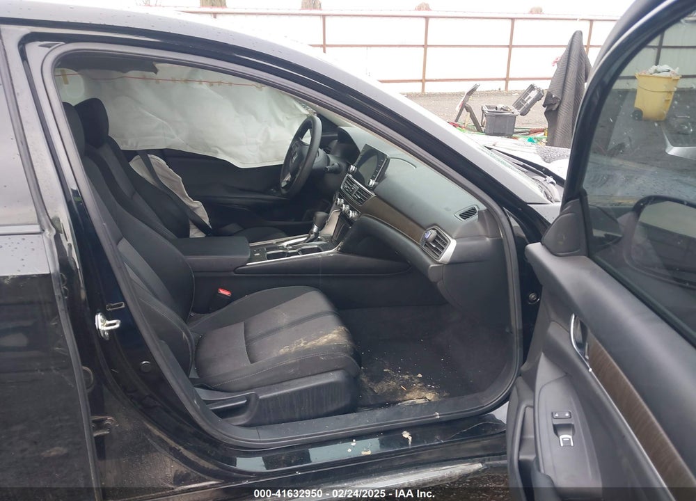 2019 HONDA ACCORD VIN: 1HGCV1F44KA026615