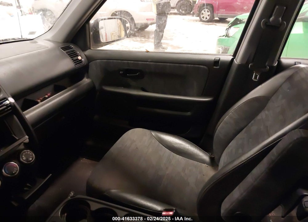 2004 HONDA CR-V LX VIN: JHLRD68494C015125