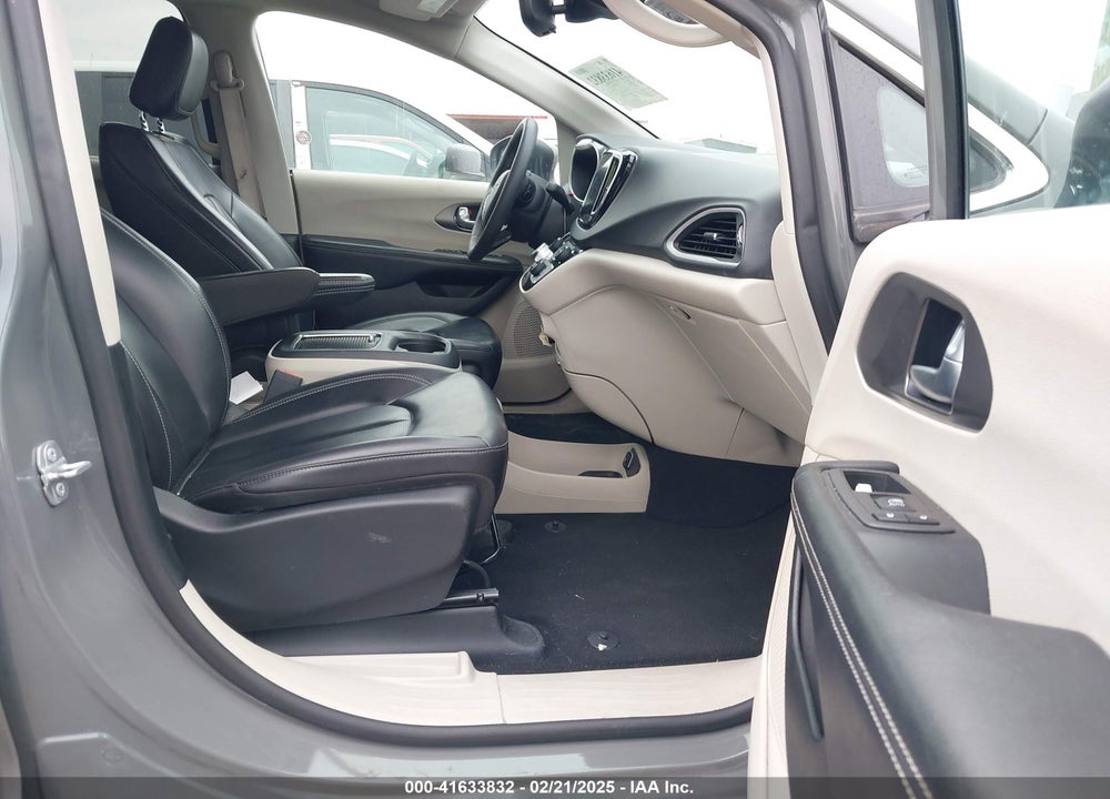 2023 CHRYSLER PACIFICA TOURING L VIN: 2C4RC1BG8PR520431