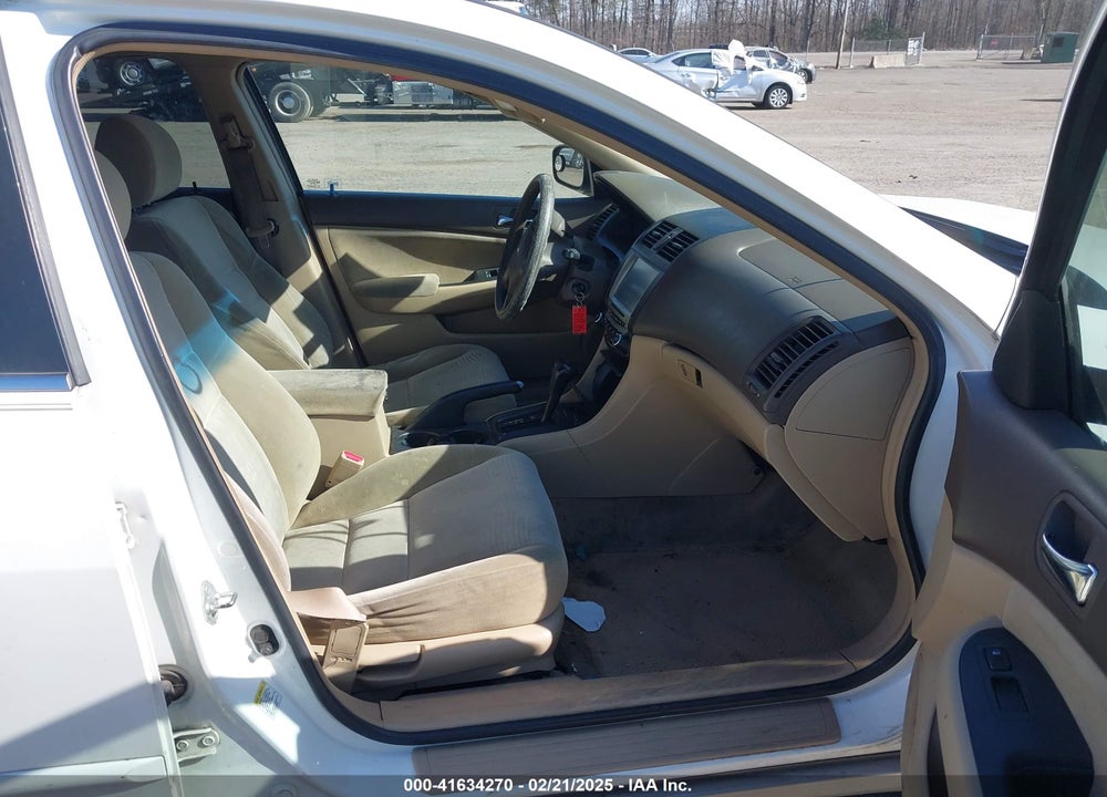 2005 HONDA ACCORD 2.4 LX VIN: 1HGCM56425A108213
