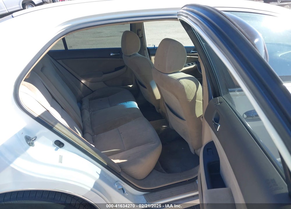 2005 HONDA ACCORD 2.4 LX VIN: 1HGCM56425A108213
