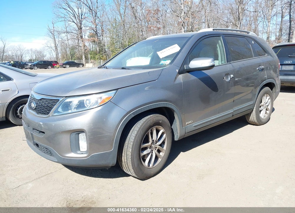 2015 KIA SORENTO LX VIN: 5XYKTCA65FG611598