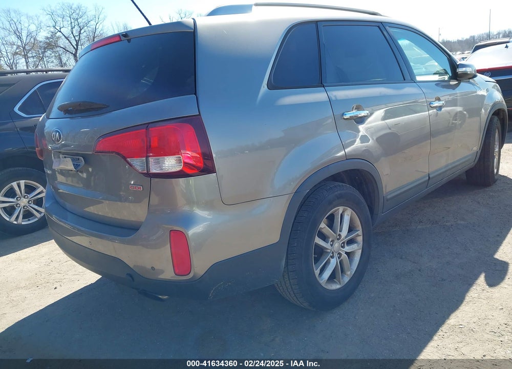2015 KIA SORENTO LX VIN: 5XYKTCA65FG611598