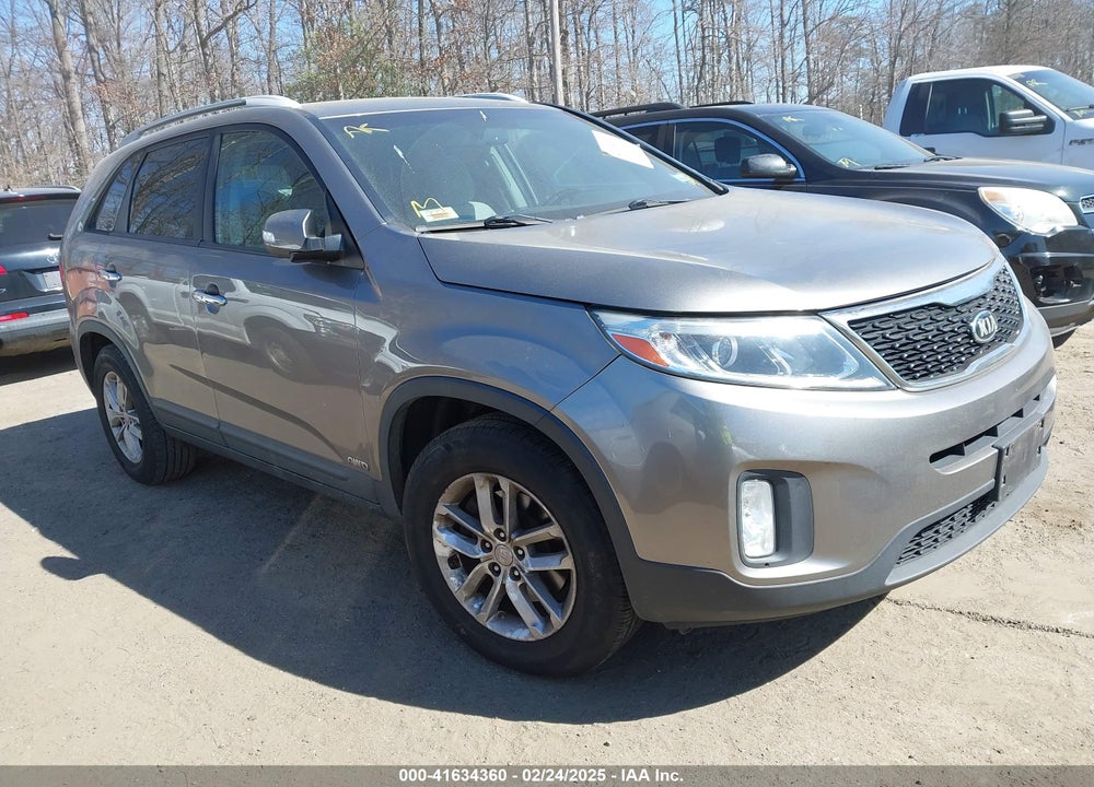 2015 KIA SORENTO LX VIN: 5XYKTCA65FG611598