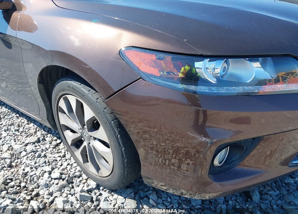 2013 HONDA ACCORD VIN: 1HGCT1B85DA023594