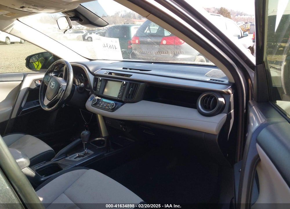 2018 TOYOTA RAV4 HYBRID XLE VIN: JTMRJREV5JD174511