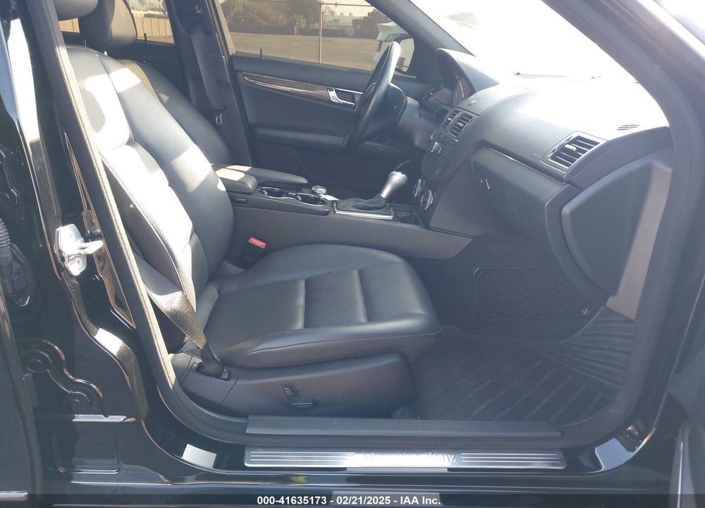 2009 MERCEDES-BENZ C VIN: WDDGF56XX9F212032