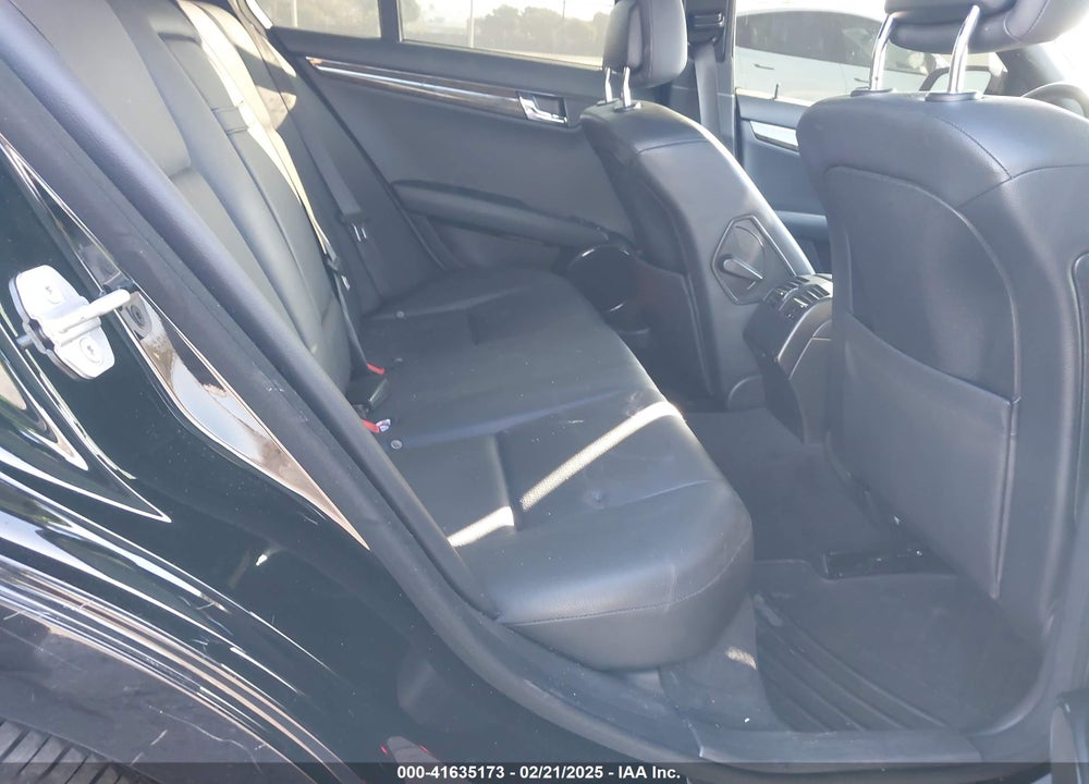 2009 MERCEDES-BENZ C VIN: WDDGF56XX9F212032