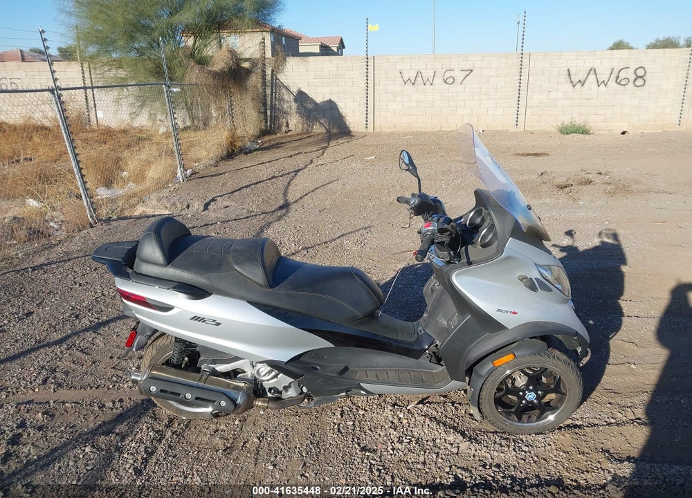 2016 PIAGGIO MP3 500 SPORT ABS VIN: ZAPM860X6G5000252