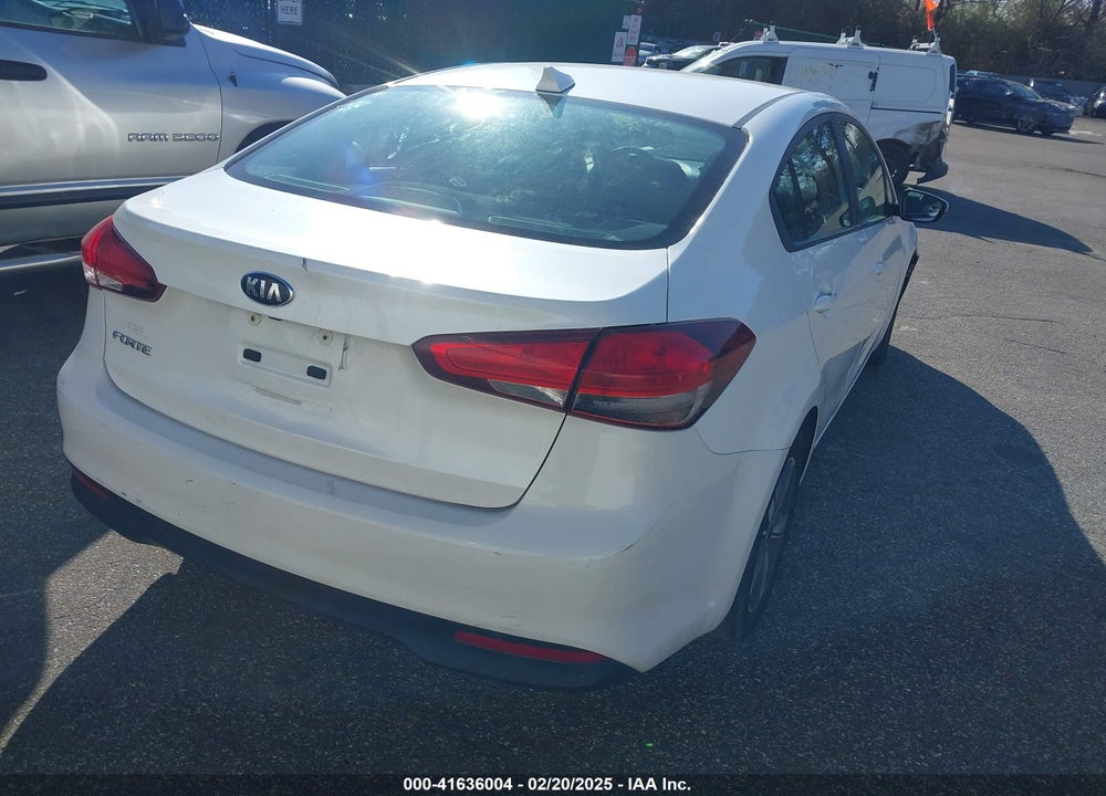 2018 KIA FORTE VIN: 3KPFL4A7XJE246034