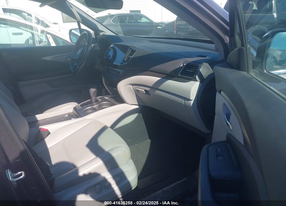 2020 HONDA PILOT VIN: 5FNYF5H56LB003196