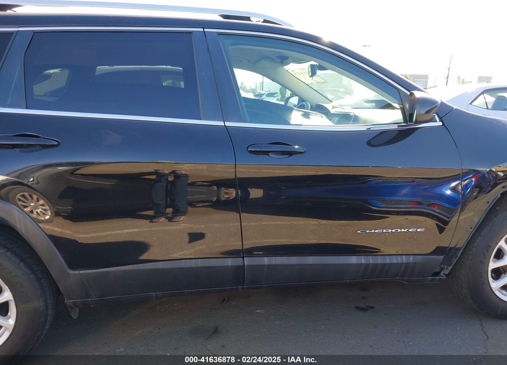 2018 JEEP CHEROKEE LATITUDE FWD VIN: 1C4PJLCB1JD615290