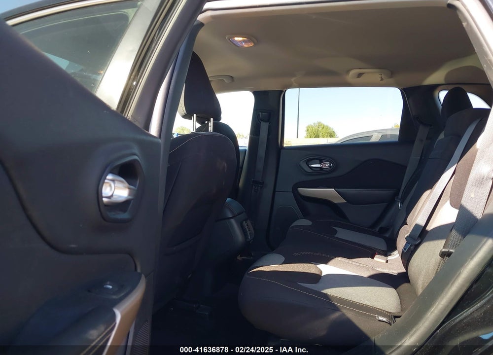 2018 JEEP CHEROKEE LATITUDE FWD VIN: 1C4PJLCB1JD615290
