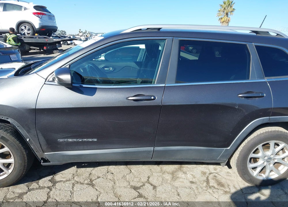 2016 JEEP CHEROKEE VIN: 1C4PJLCB6GW184748
