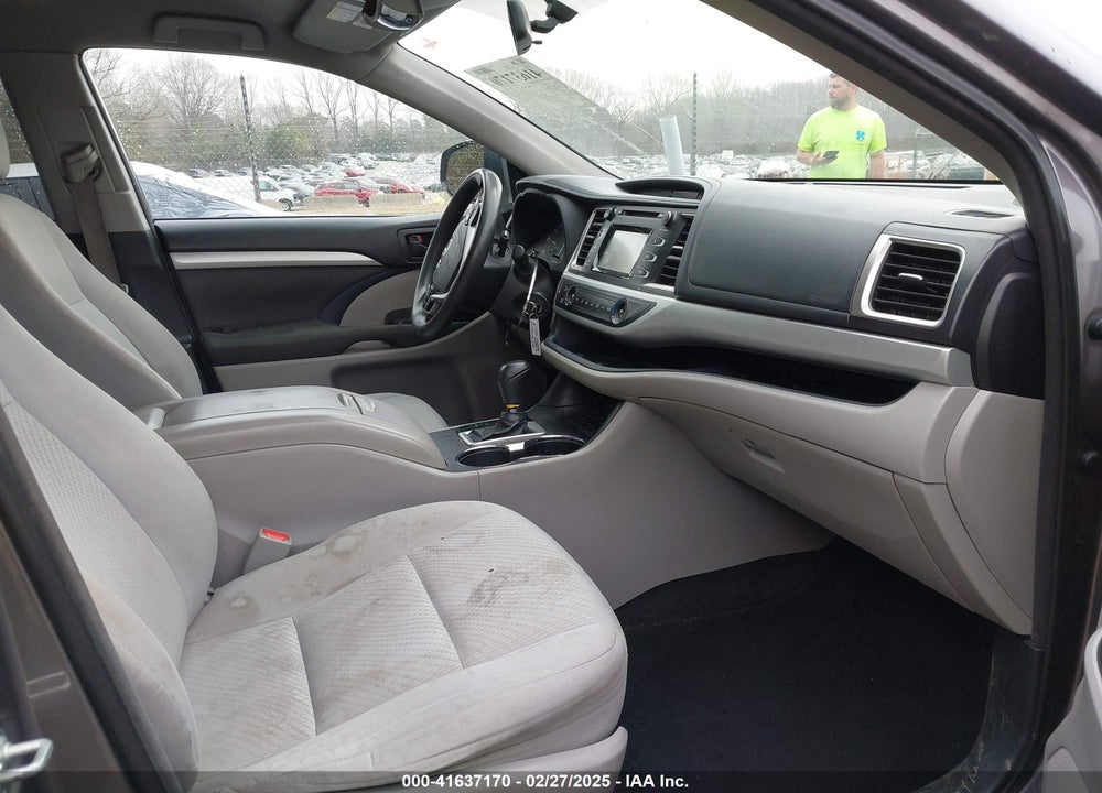 2015 TOYOTA HIGHLANDER LE V6 VIN: 5TDZKRFH7FS098047