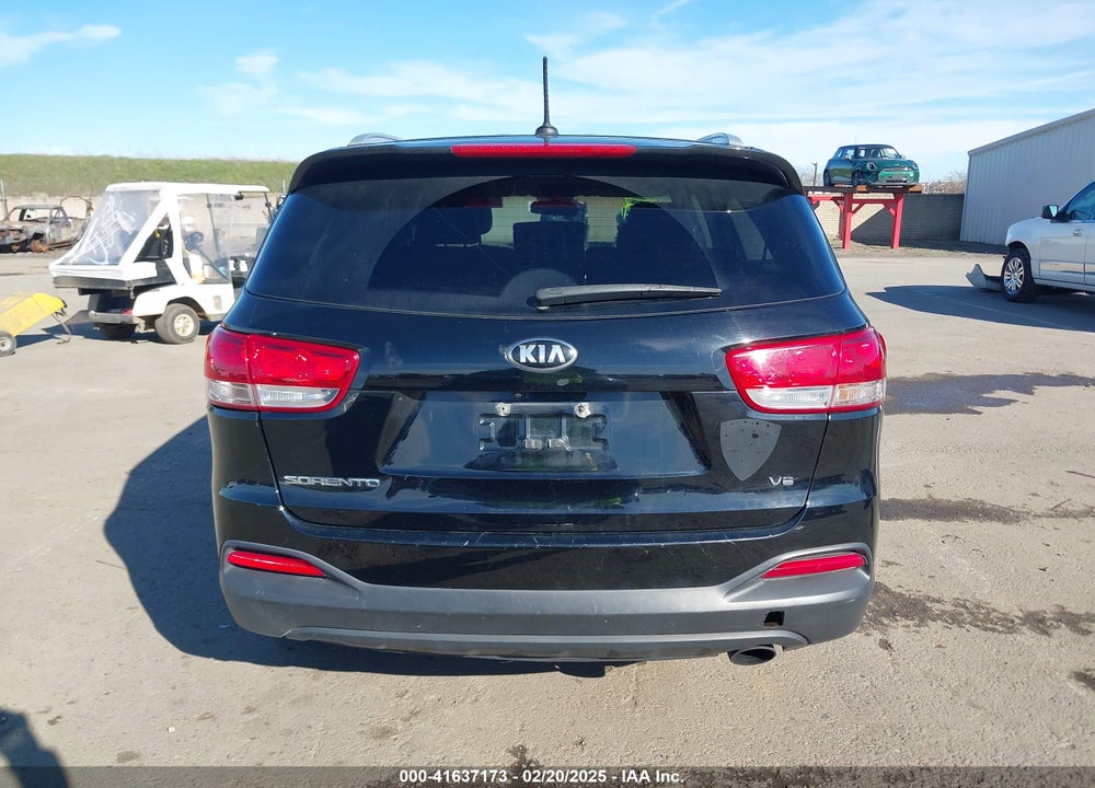 2016 KIA SORENTO 3.3L LX VIN: 5XYPGDA5XGG175646