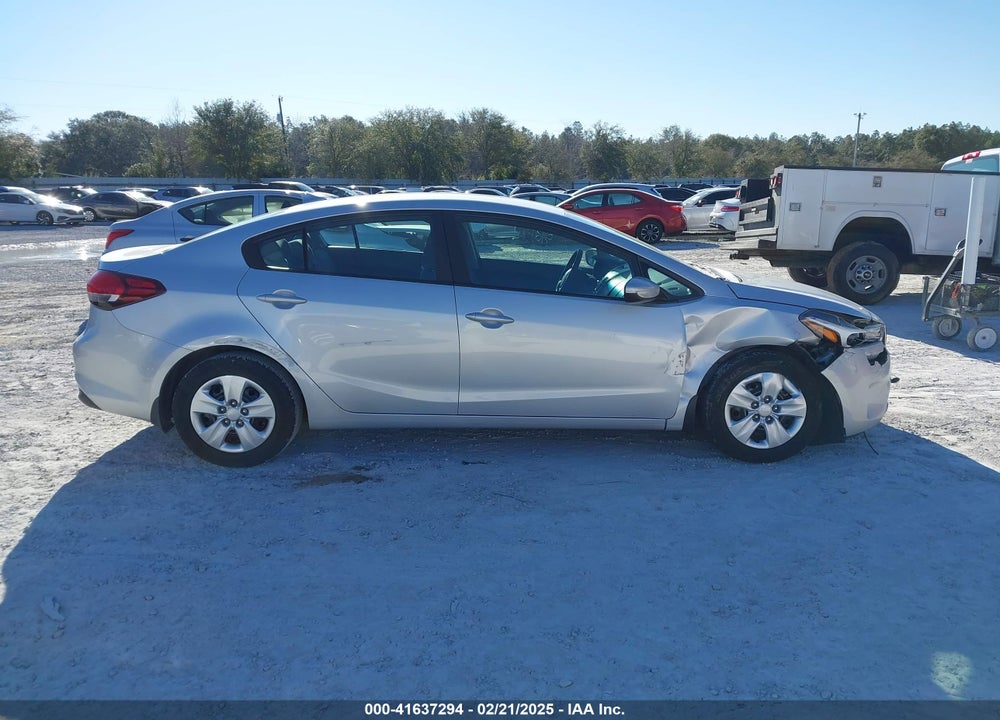 2017 KIA FORTE VIN: 3KPFL4A76HE088740