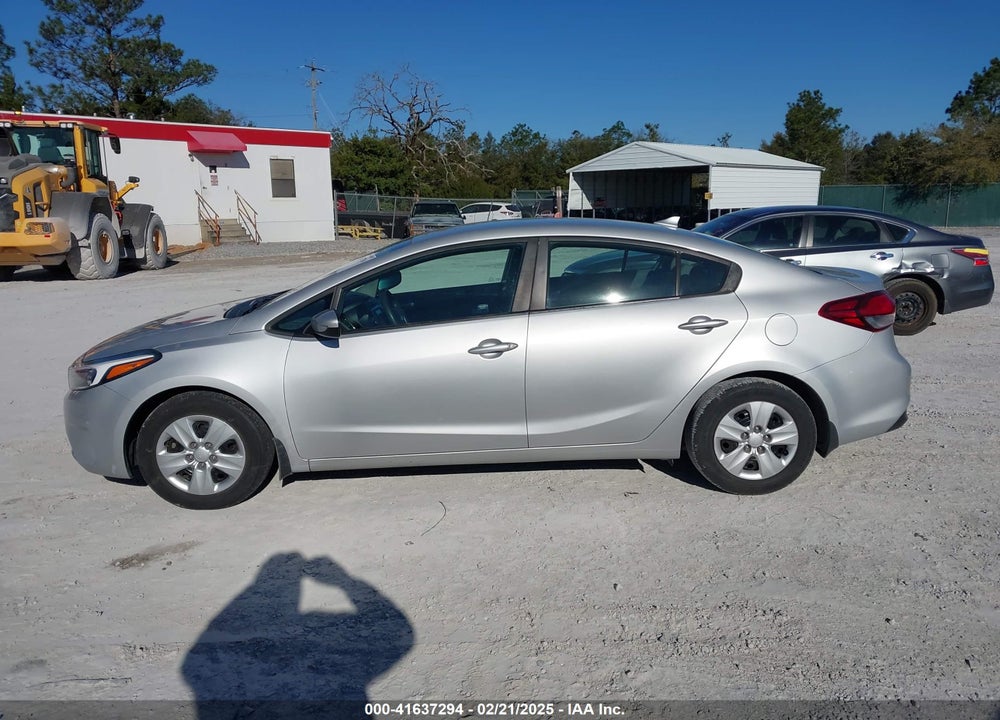 2017 KIA FORTE VIN: 3KPFL4A76HE088740