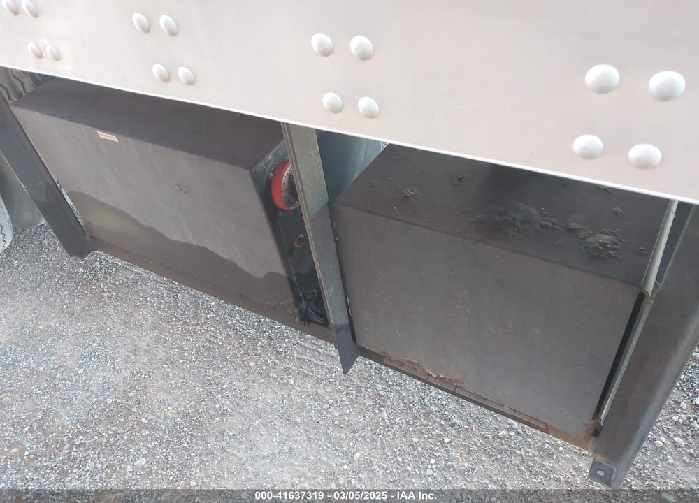 1999 UTILITY TRAILER MFG UNKNOWN VIN: 1UYVS1280XC147325