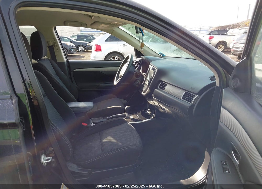 2018 MITSUBISHI OUTLANDER VIN: JA4AD2A39JZ052568
