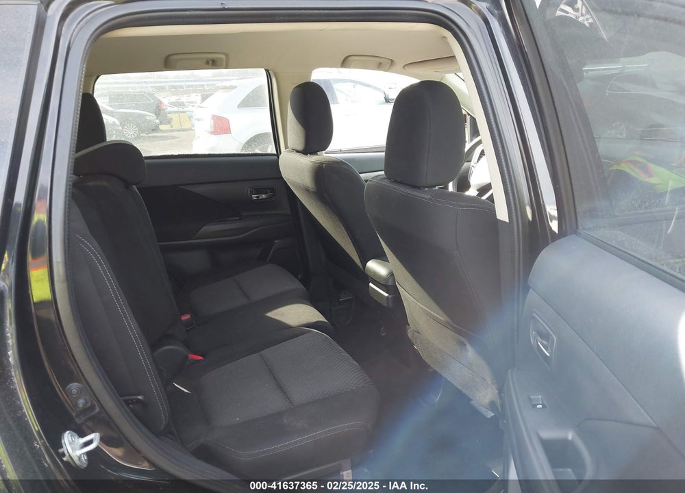 2018 MITSUBISHI OUTLANDER VIN: JA4AD2A39JZ052568