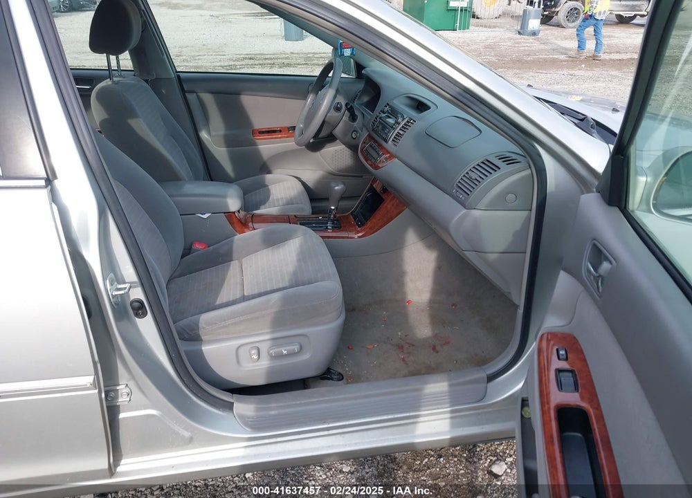 2005 TOYOTA CAMRY XLE VIN: 4T1BE32K95U945681