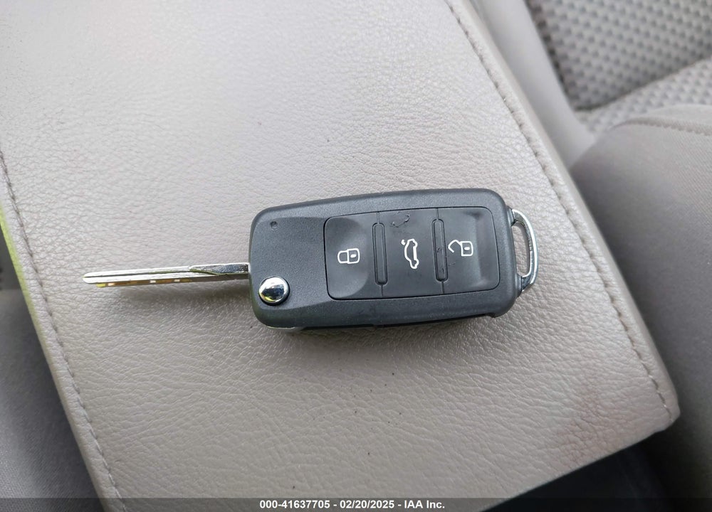 2014 VOLKSWAGEN JETTA VIN: 3VWLL7AJ6EM330604