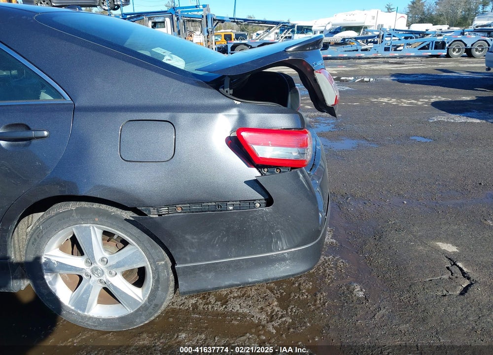 2011 TOYOTA CAMRY SE VIN: 4T1BF3EK8BU225471