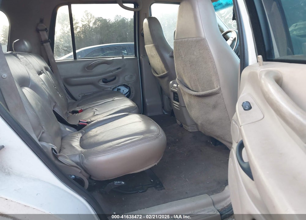 2000 FORD EXPEDITION XLT VIN: 1FMRU1564YLB55641