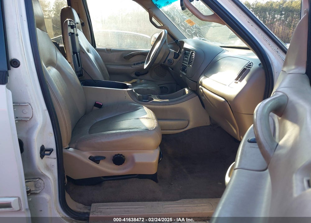 2000 FORD EXPEDITION XLT VIN: 1FMRU1564YLB55641
