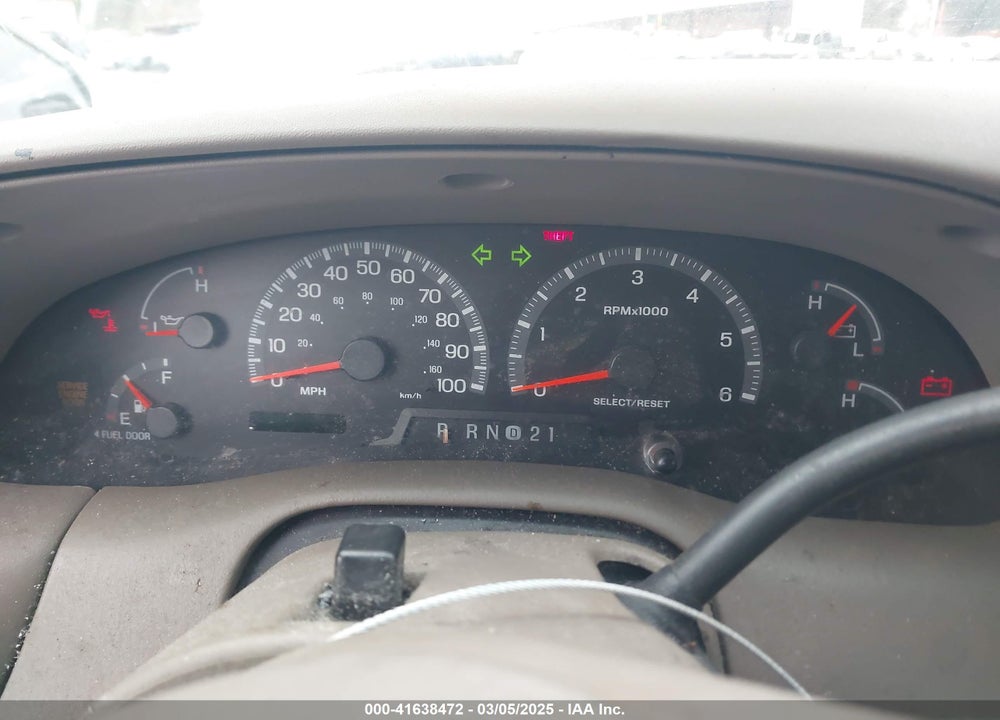 2000 FORD EXPEDITION XLT VIN: 1FMRU1564YLB55641