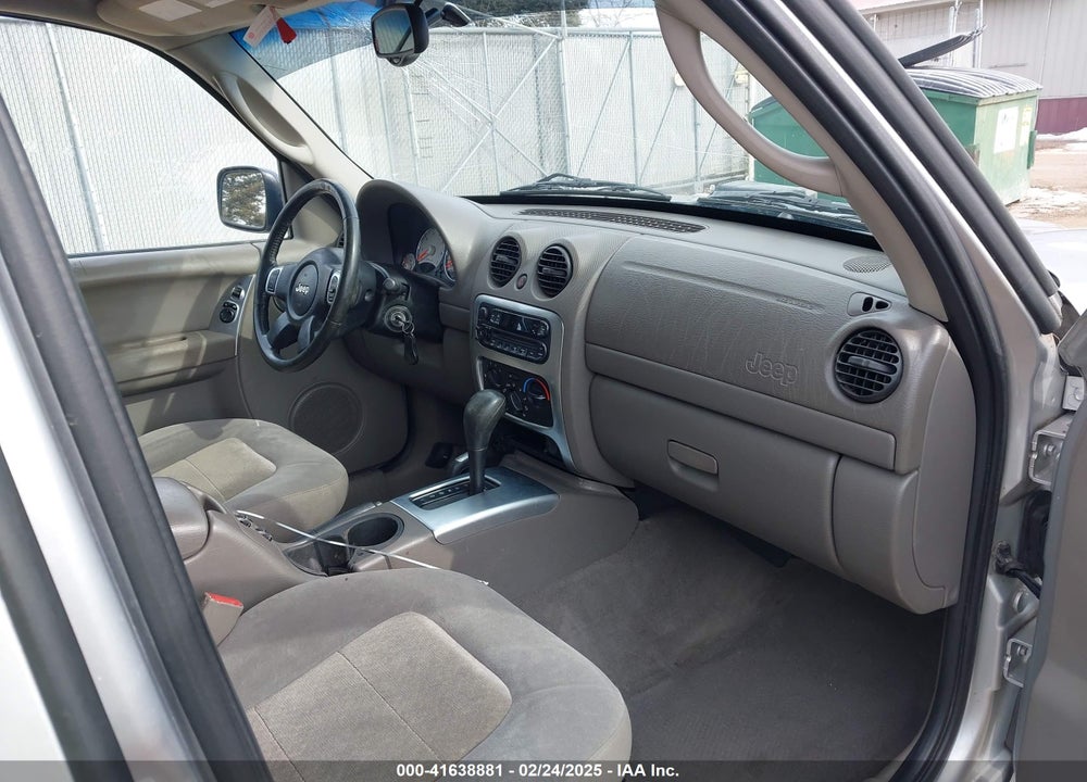 2003 JEEP LIBERTY VIN: 1J4GL58K43W631080