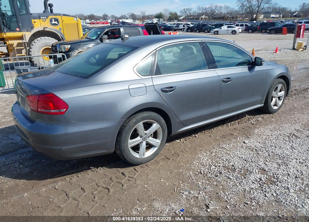 2015 VOLKSWAGEN PASSAT VIN: 1VWAS7A32FC077280