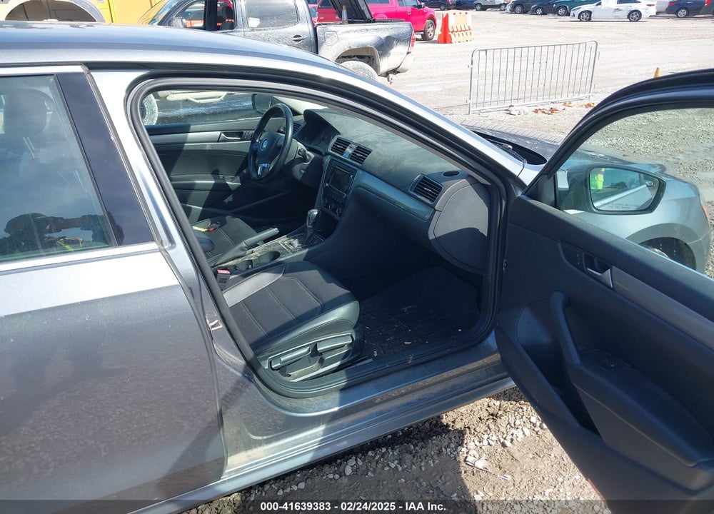 2015 VOLKSWAGEN PASSAT VIN: 1VWAS7A32FC077280