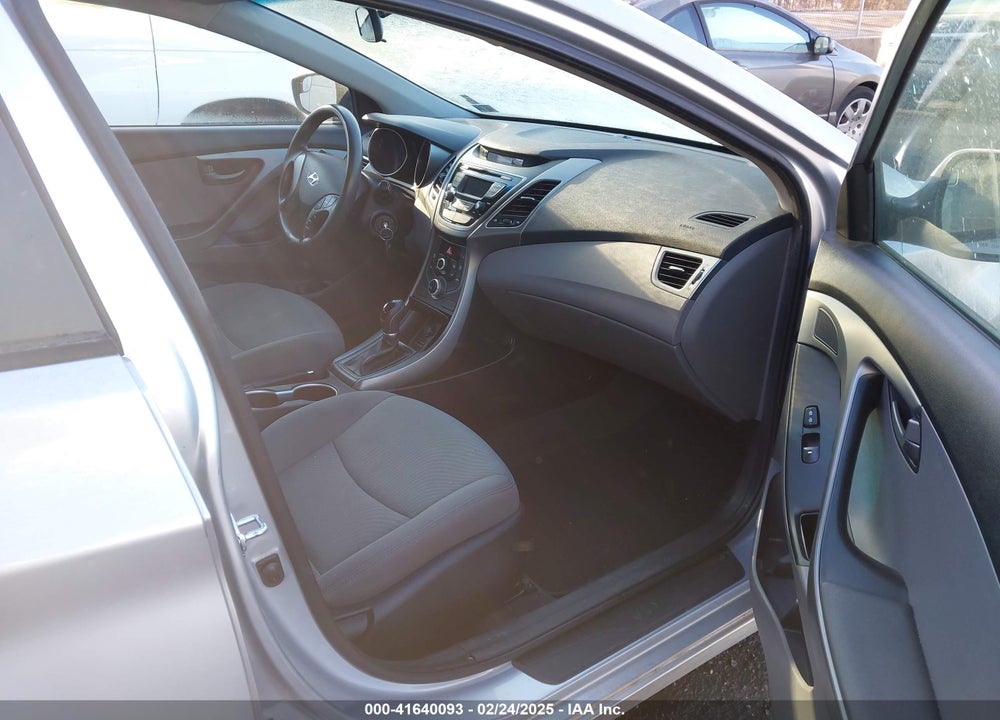 2014 HYUNDAI ELANTRA VIN: 5NPDH4AE1EH523226
