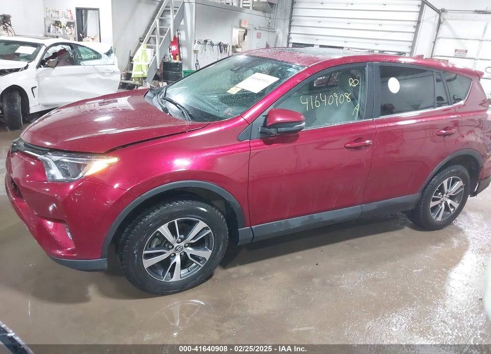 2018 TOYOTA RAV4 XLE VIN: 2T3RFREV1JW793515