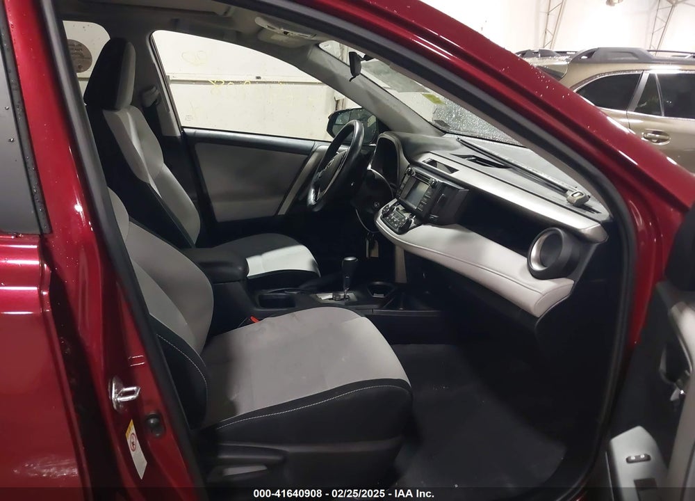 2018 TOYOTA RAV4 XLE VIN: 2T3RFREV1JW793515